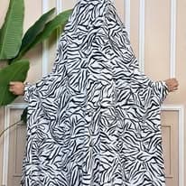 Medina Silk Khimar Set thumbnail 2